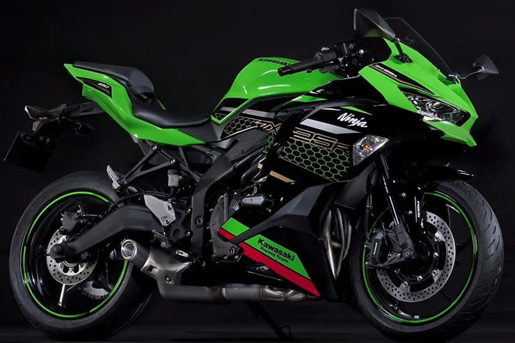 NEW Kawasaki ZX-25R unveiled in Japan