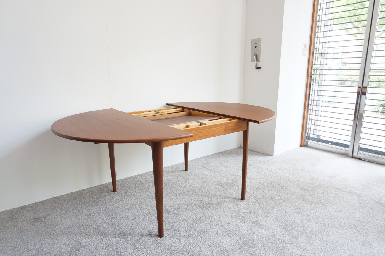 Teak Round Dining Table / チーク ラウンドダイニングテーブル