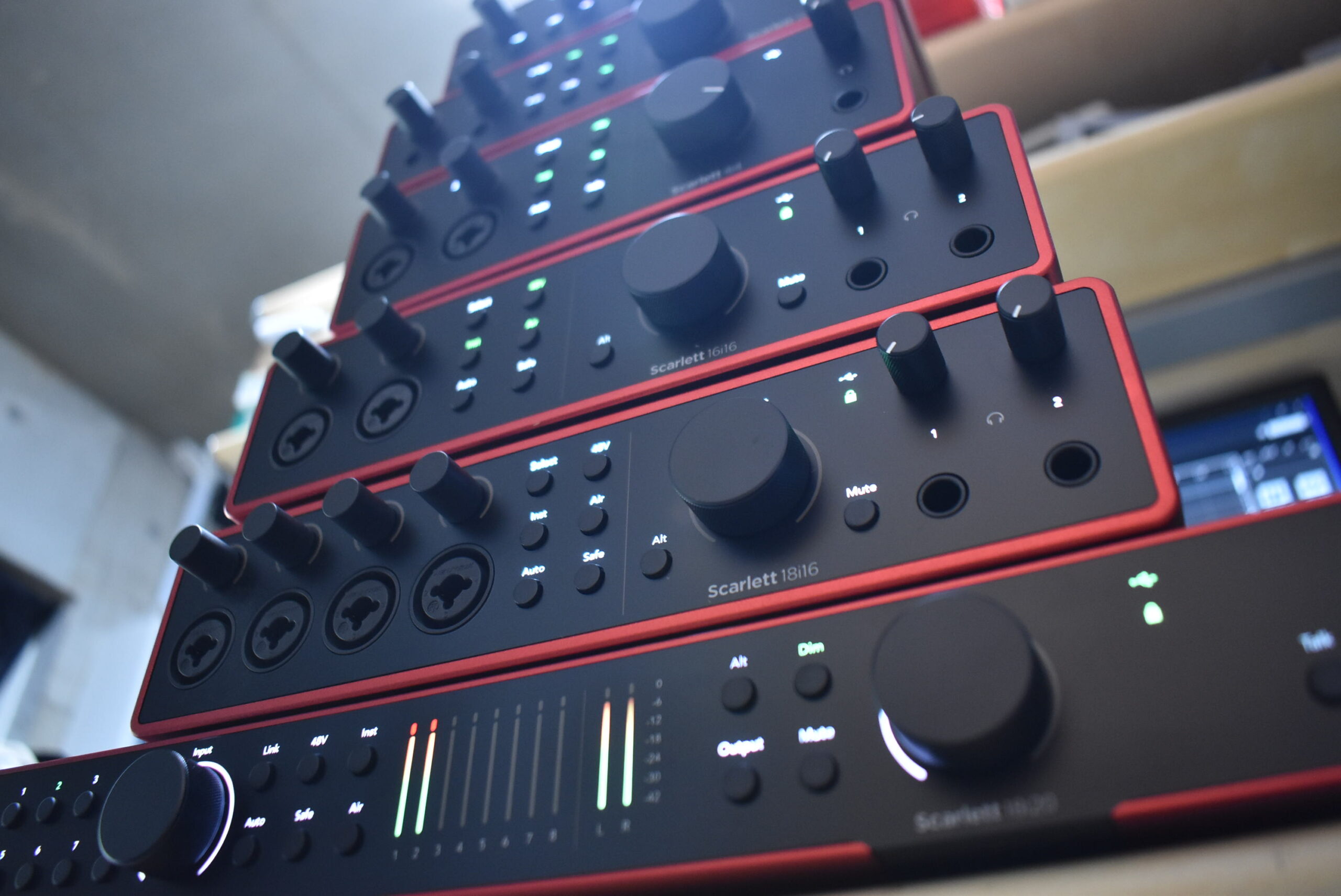 Scarlettのブルーモデル、Focusriteの40周年記念限定版も登場！用途に