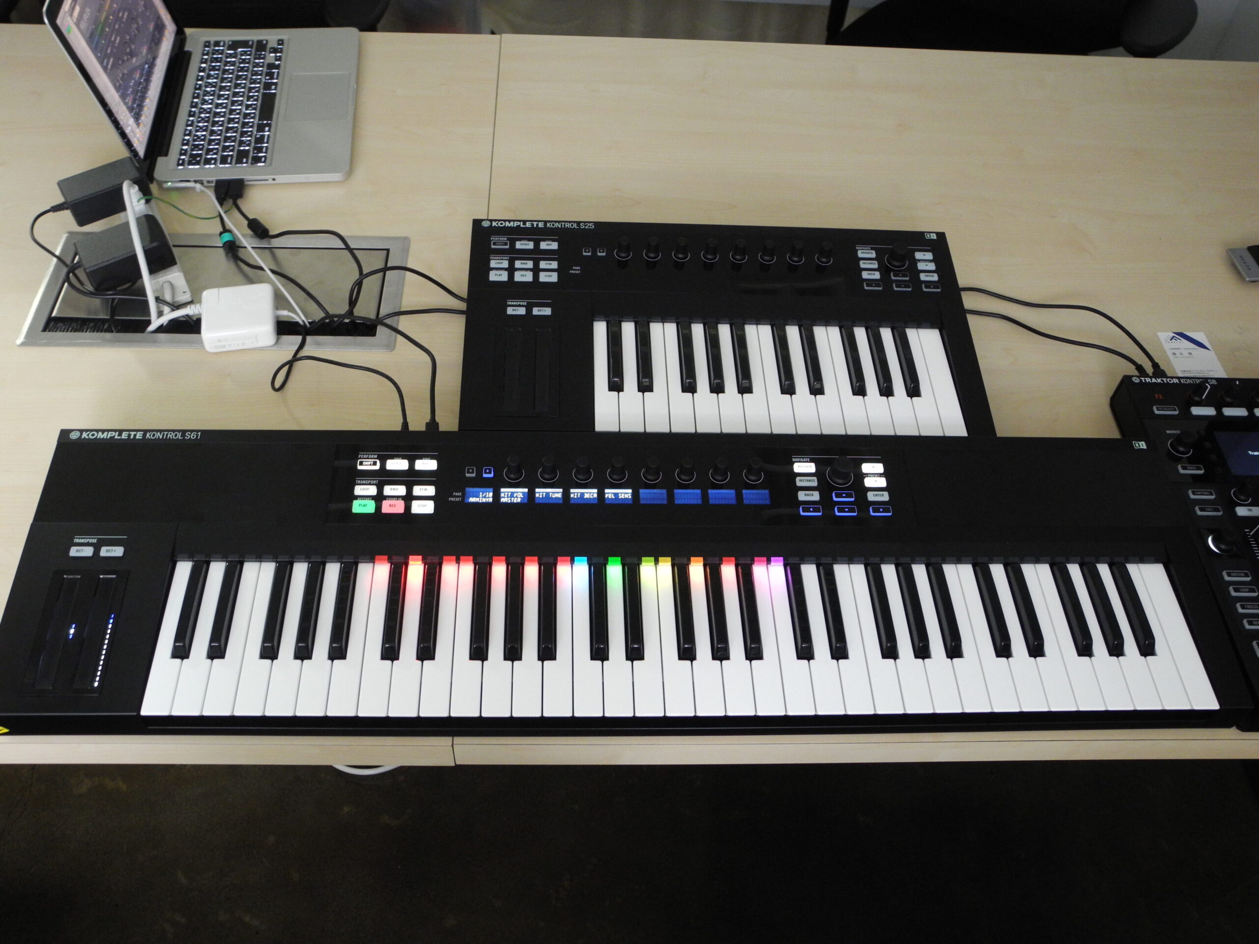 NIからKOMPLETE 10と専用のUSB-MIDIキーボード、KOMPLETE KONTROL S