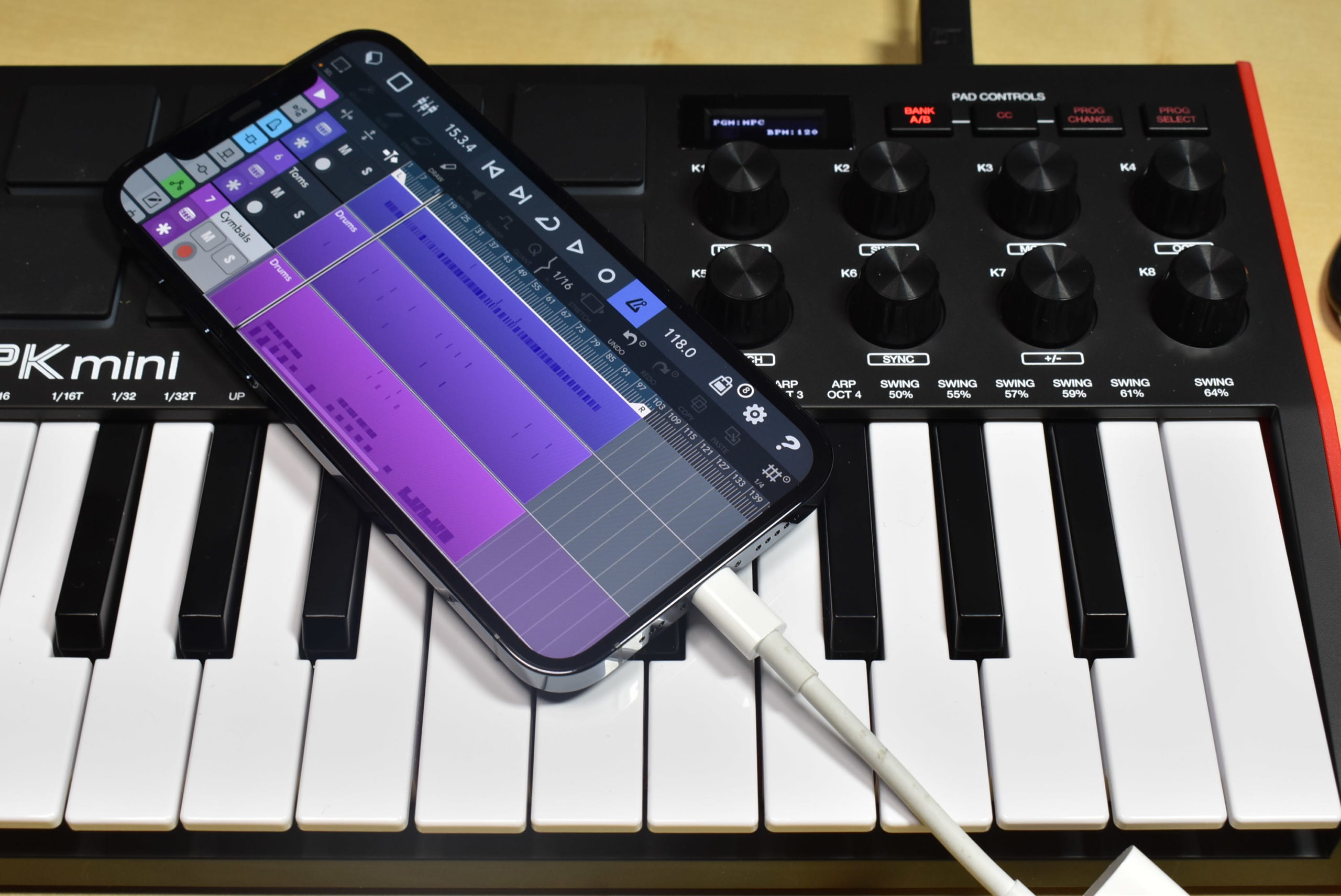 AKAIの無料DAW、MPC beatsで誰でもビートメイキング。多機能ミニ鍵盤