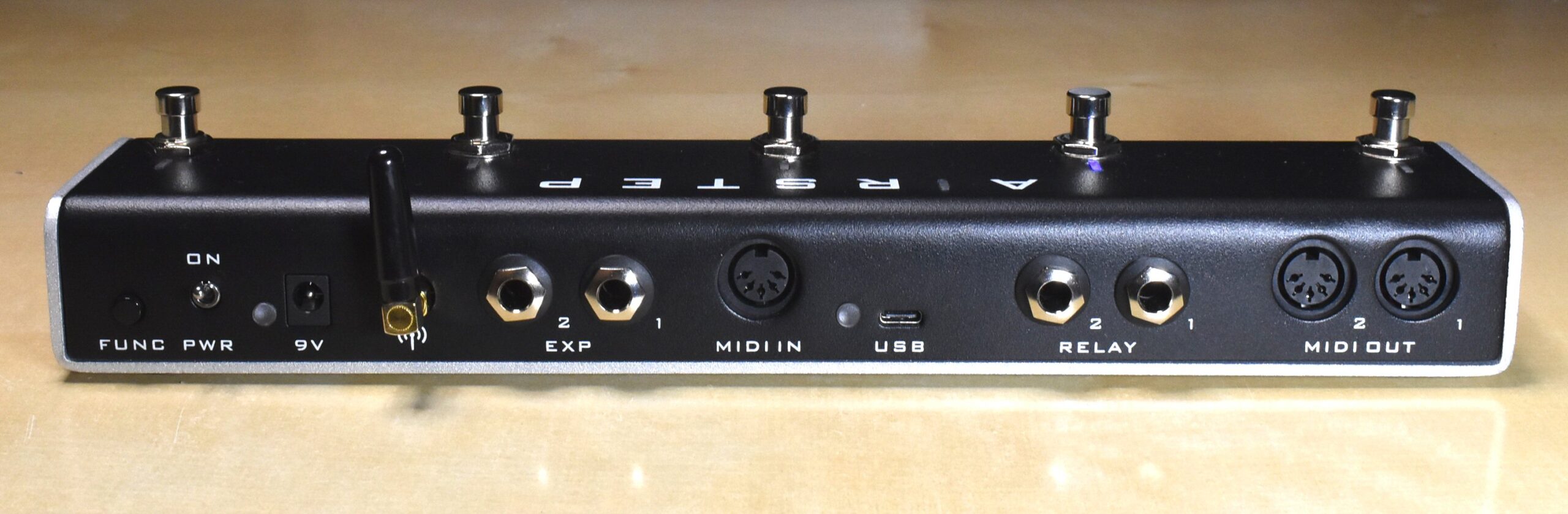MIDI、Bluetooth、USB、アナログ接続まで何でもあり！究極のフット