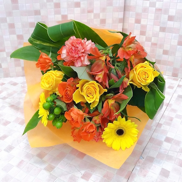 ビタミンカラーのブーケ風花束（H30）「Florist