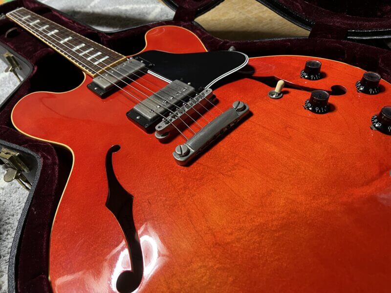 Gibson ES-335」を弾き比べ、気になったモデルはコレ！ | 魔法の箱研究