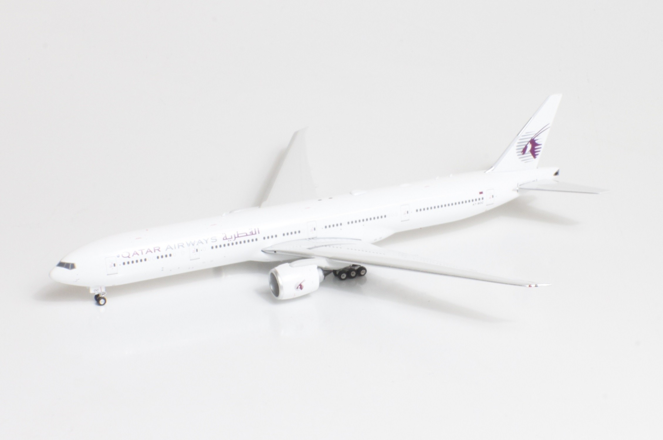 Qatar Airways Boeing 777-300ER A7-BOC New White Livery Die-Cast