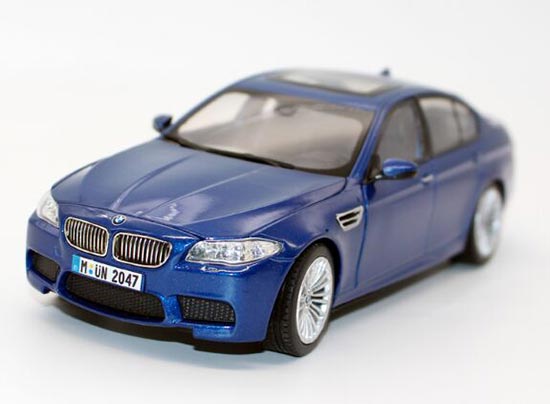 Red / Blue / Silver 1:24 Scale Diecast BMW M5 Model [NB9T523