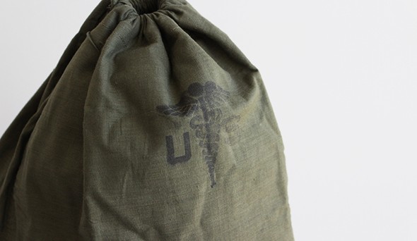 DEADSTOCK】60s US Army Patient Effects Bag.スタイルのアクセント