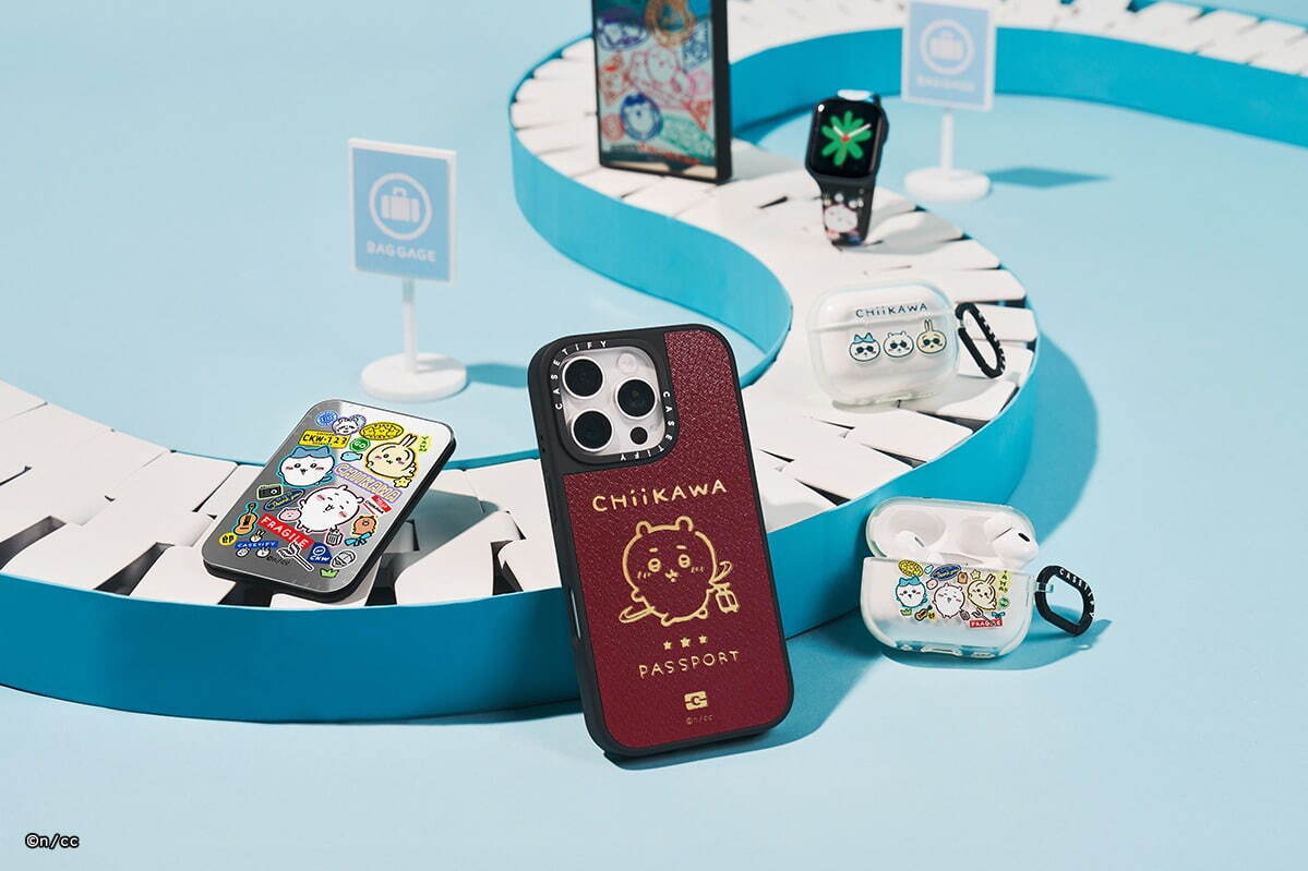 ケースティファイ「ちいかわ」スマホケース、飛行機の窓から顔をだす