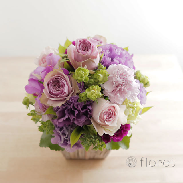 スモーキーピンクがオシャレなフラワーギフト｜フラワーギフト・花の