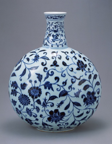 青花花卉唐草文扁壺 | 景徳鎮窯 | 収蔵品詳細 | 作品を知る | 東京富士