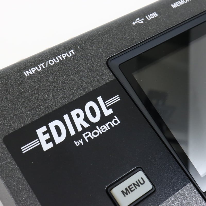 Roland P-10 [ビジュアルサンプラー] 中古 C2120126742252｜中古通販