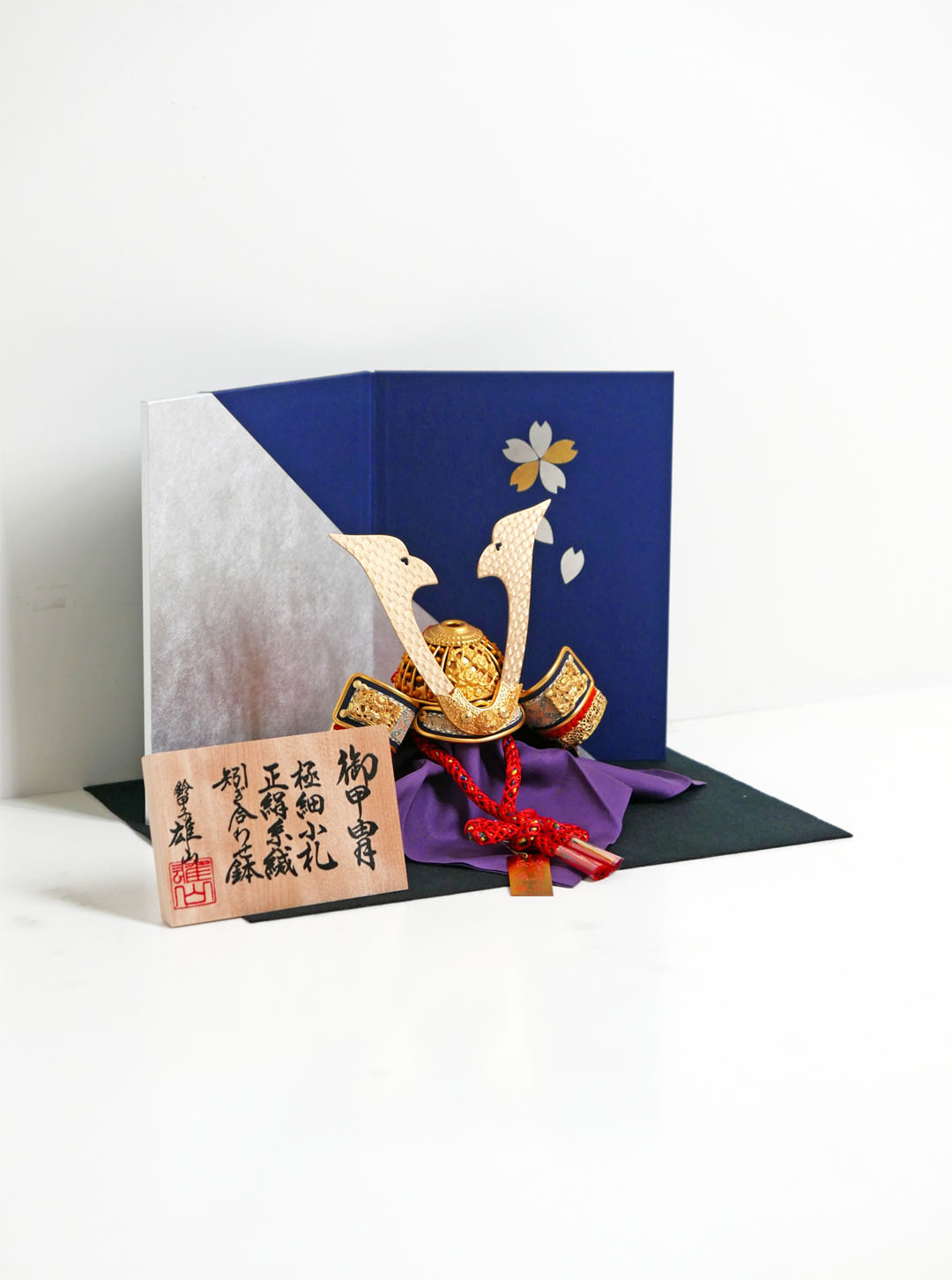 7号誉純金箔押し兜桜青銀二曲屏風飾りが安い 雄山作 五月人形～広島市
