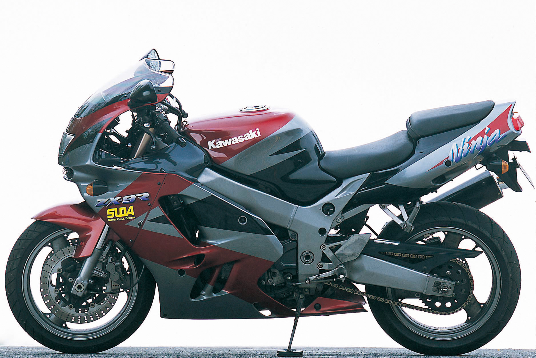 ZXシリーズの礎を築いたコーナリングマシン／ZX-9R(B) | 試乗・車両