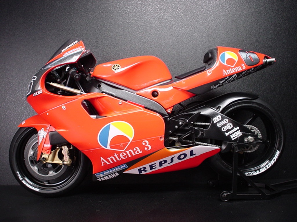 Antena3 YAMAHA D'Antin YZR500'02