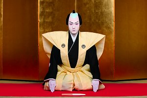 襲名披露を前に勘太郎、勘三郎、七之助が浅草寺で「お練り」を行います