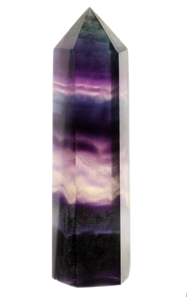 濃い紫色が印象的な人気鉱物、蛍石。英名はフローライト（Fluorite