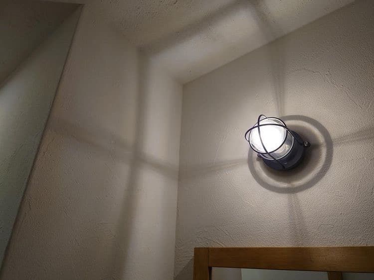 KEISOUDO PLASTER（珪藻土塗り壁）が表現する間接照明からの陰影