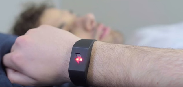 目が覚めるまで電撃を食らわす、最凶の目覚まし時計 | Shock Clock