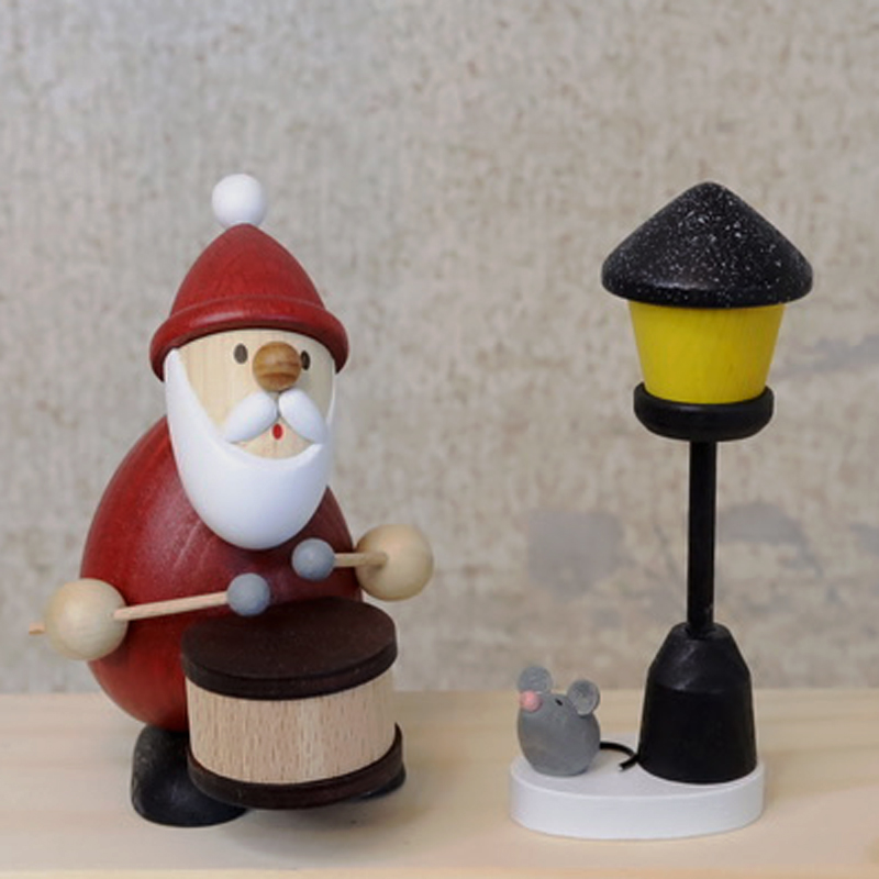 ポールウルリッヒ・太鼓をたたくサンタとランタン | krtek select toys