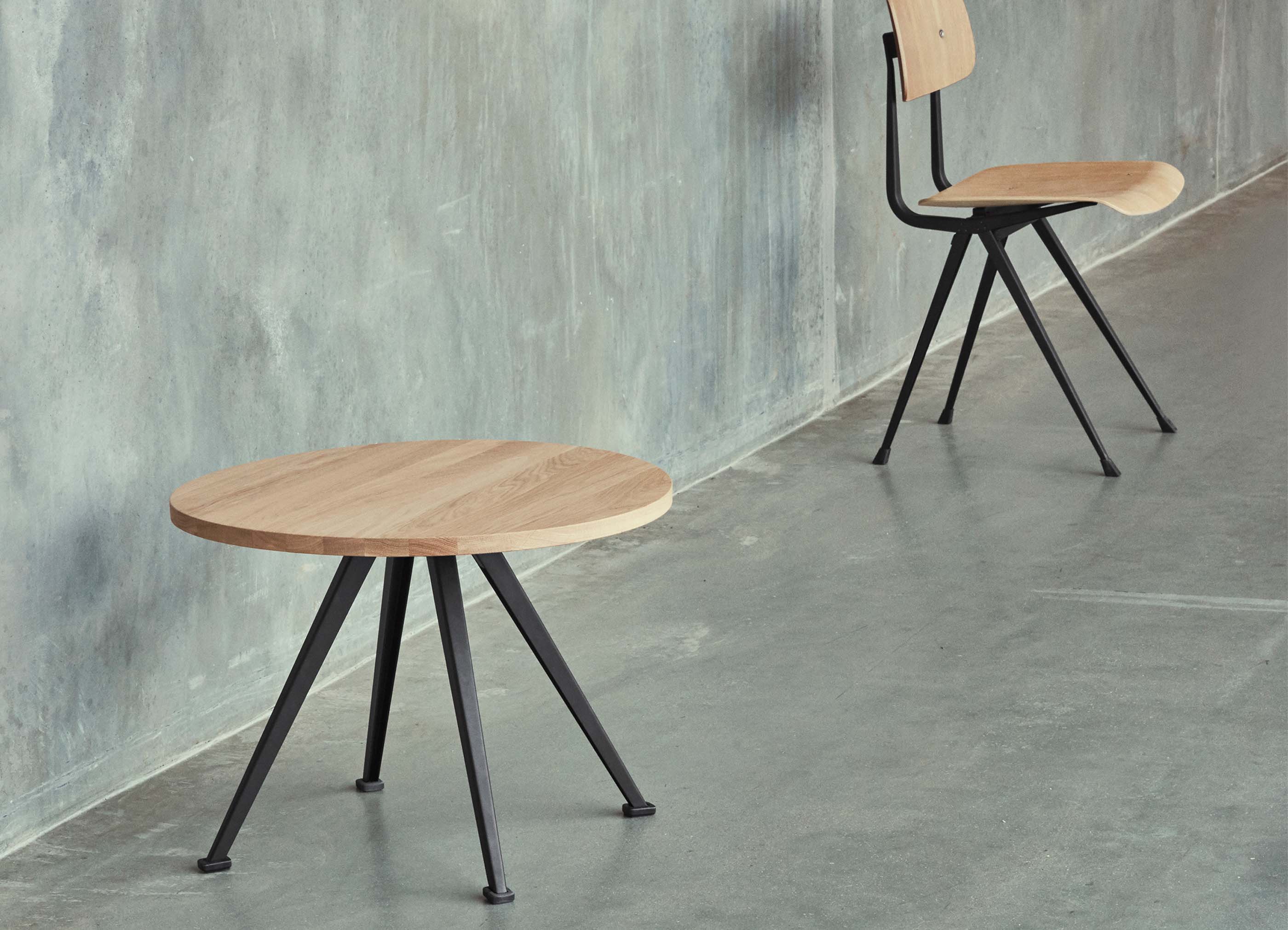 PYRAMID COFFEE TABLE 51 / Φ60 x H44 - テーブル | 【公式】HAY