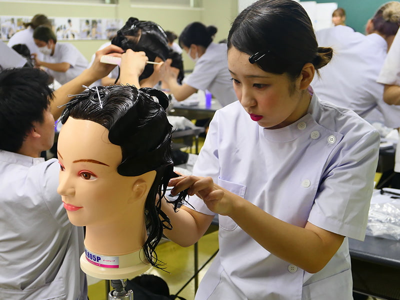美容師国家試験の予行練習中！（2020年2月）｜お知らせ｜鎌倉早見美容
