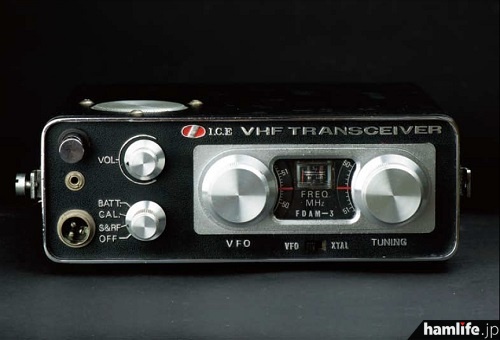 アマチュア無線機Collection】 単1電池×9本が必要な50MHz帯AM/FM