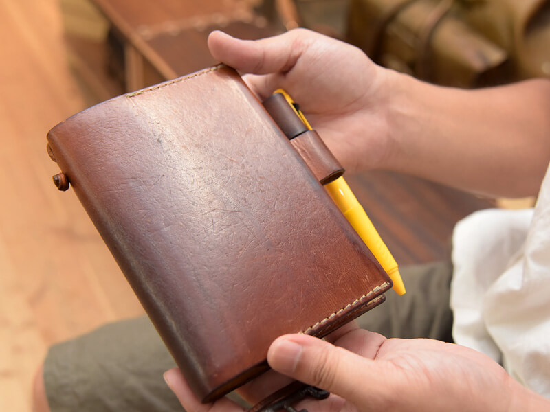 HERZの革で包む！ほぼ日手帳カバー特集｜革鞄・革小物のHERZ公式通販