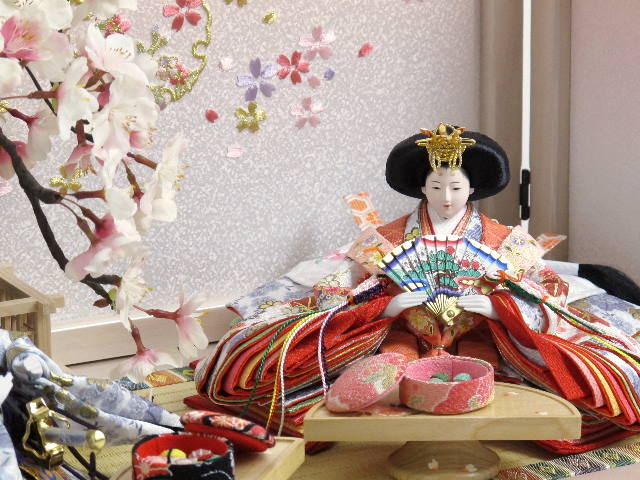 清楚な印象の桜柄衣装のコンパクト雛人形ピンク桜飾りの通販～選ばれる