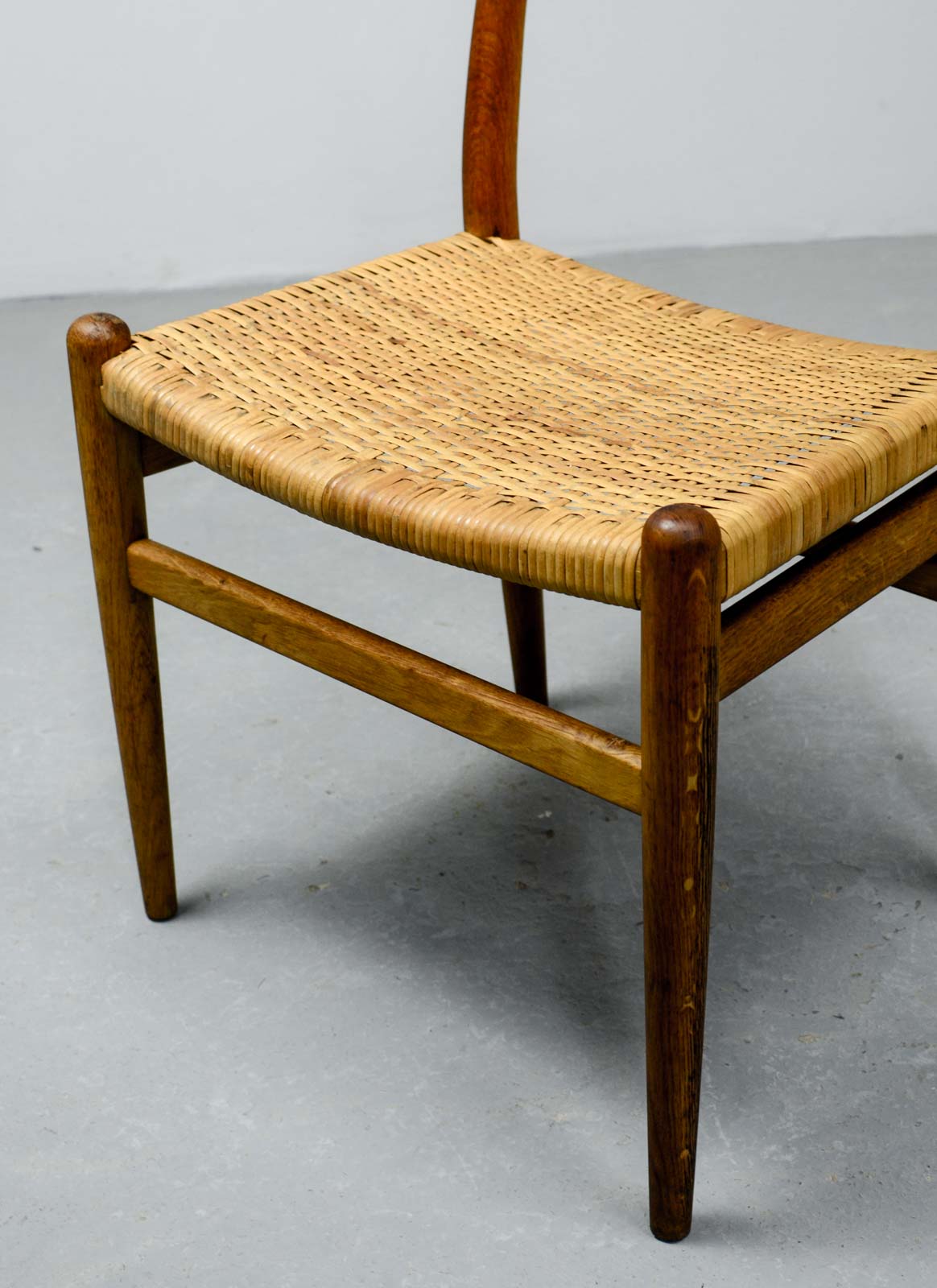 Mid-Century Oakwood and Woven Cane Side Chair W2 by Hans J. Wegner