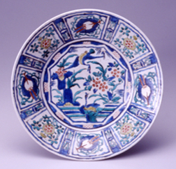 今右衛門古陶磁美術館】色絵芙蓉手花鳥文皿・所蔵作品のご紹介