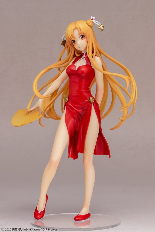 スリットから伸びる美脚が美しい！「SAO」からチャイナドレス姿の