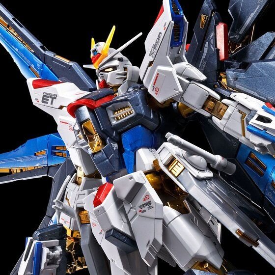 RGガンプラ「ストフリ」「デスティニー」がチタニウムフィニッシュVer