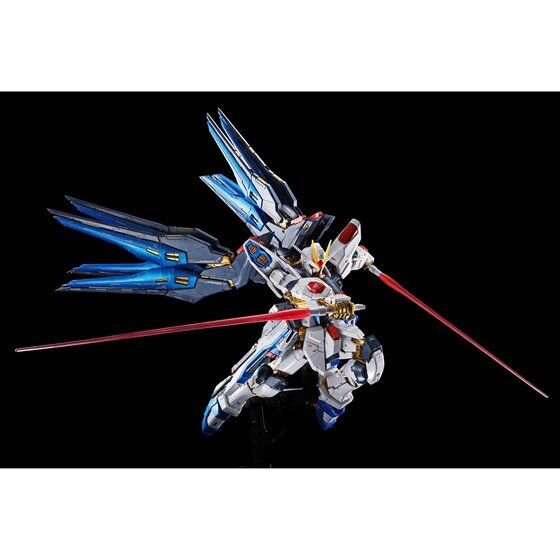 RGガンプラ「ストフリ」「デスティニー」がチタニウムフィニッシュVer