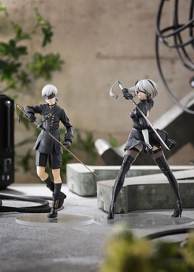 ひらめくスカートから覗く太もも…！『ニーア オートマタ』より「2B