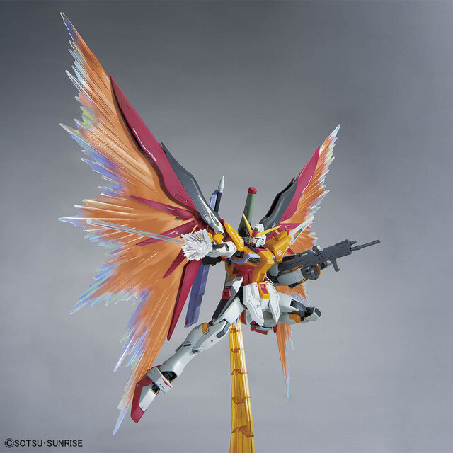 オレンジの「光の翼」も付属する豪華仕様！MGガンプラ「デスティニー