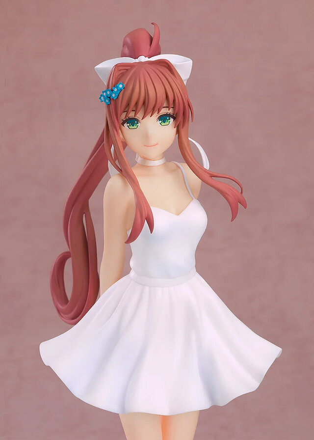白ドレスとポニーテールがなびく…！『ドキドキ文芸部！』部長「モニカ