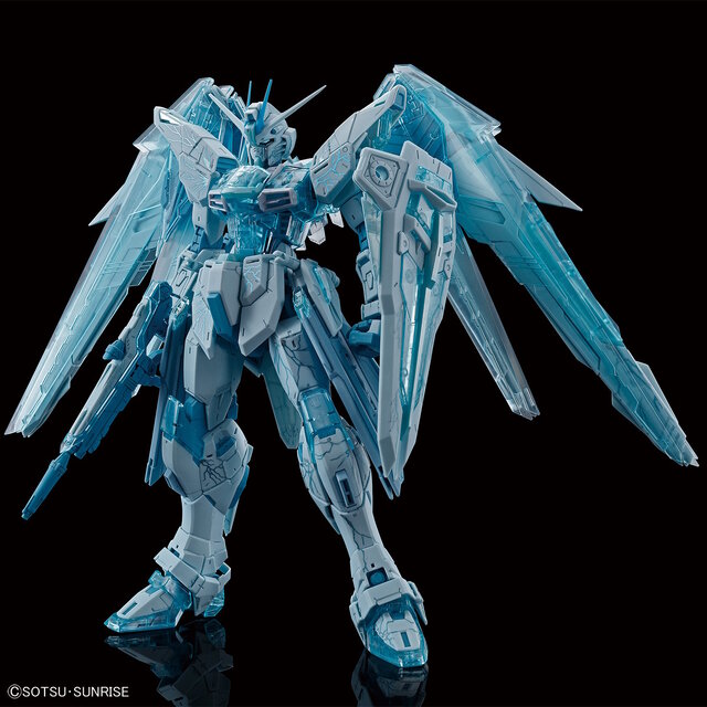 氷・雷を思わせる色合いがクール！特別カラーのMGガンプラ「フリーダム
