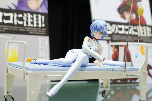 綾波レイ、アスカの大型造形物も！「エヴァワンフェス」珠玉の作品が大