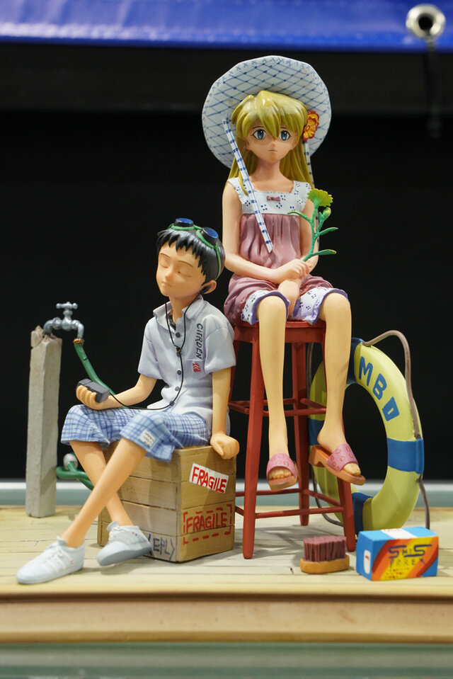 綾波レイ、アスカの大型造形物も！「エヴァワンフェス」珠玉の作品が大
