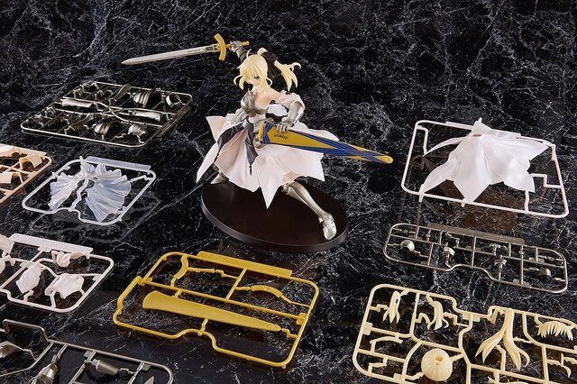 エクスカリバーとアヴァロンを掲げた姿が凛々しい！『Fate/stay night