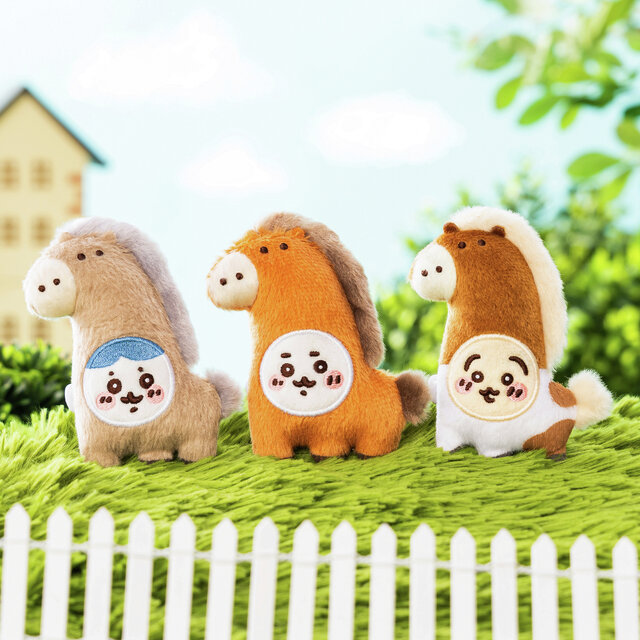 ちいかわ」たちが入れ替わってる！？馬を被ったうさぎのマスコットなど