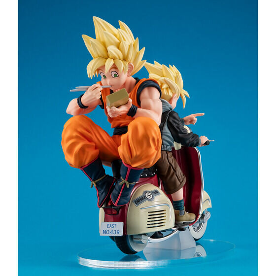 ドラゴンボールZ」バイクに乗ったスーパーサイヤ人「孫悟空＆孫悟飯