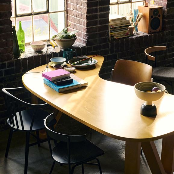 受注生産品】 CURVED PLYWOOD TABLE Natural｜ダイニングテーブル
