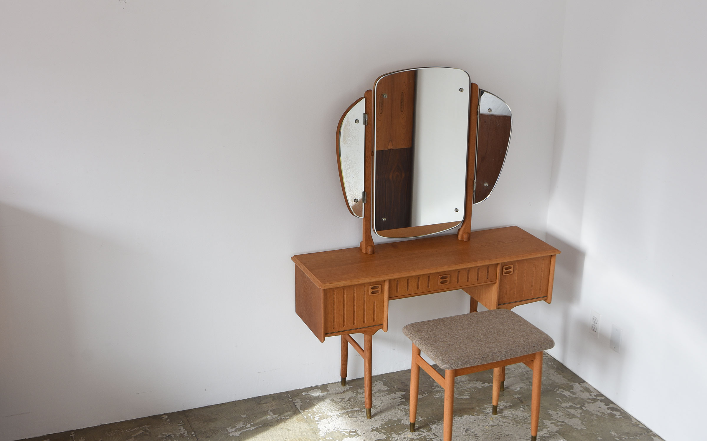 Swedish Dresser in Oak ヴィンテージ ドレッサー 鏡台 オーク材