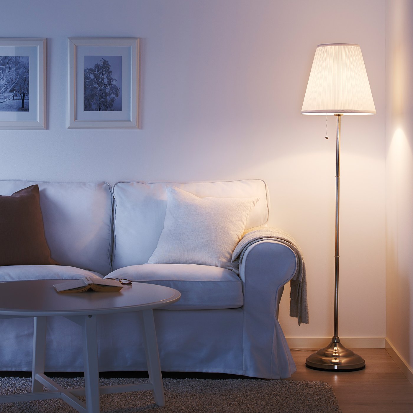 ÅRSTID オースティード フロアランプ, ニッケルメッキ, ホワイト - IKEA