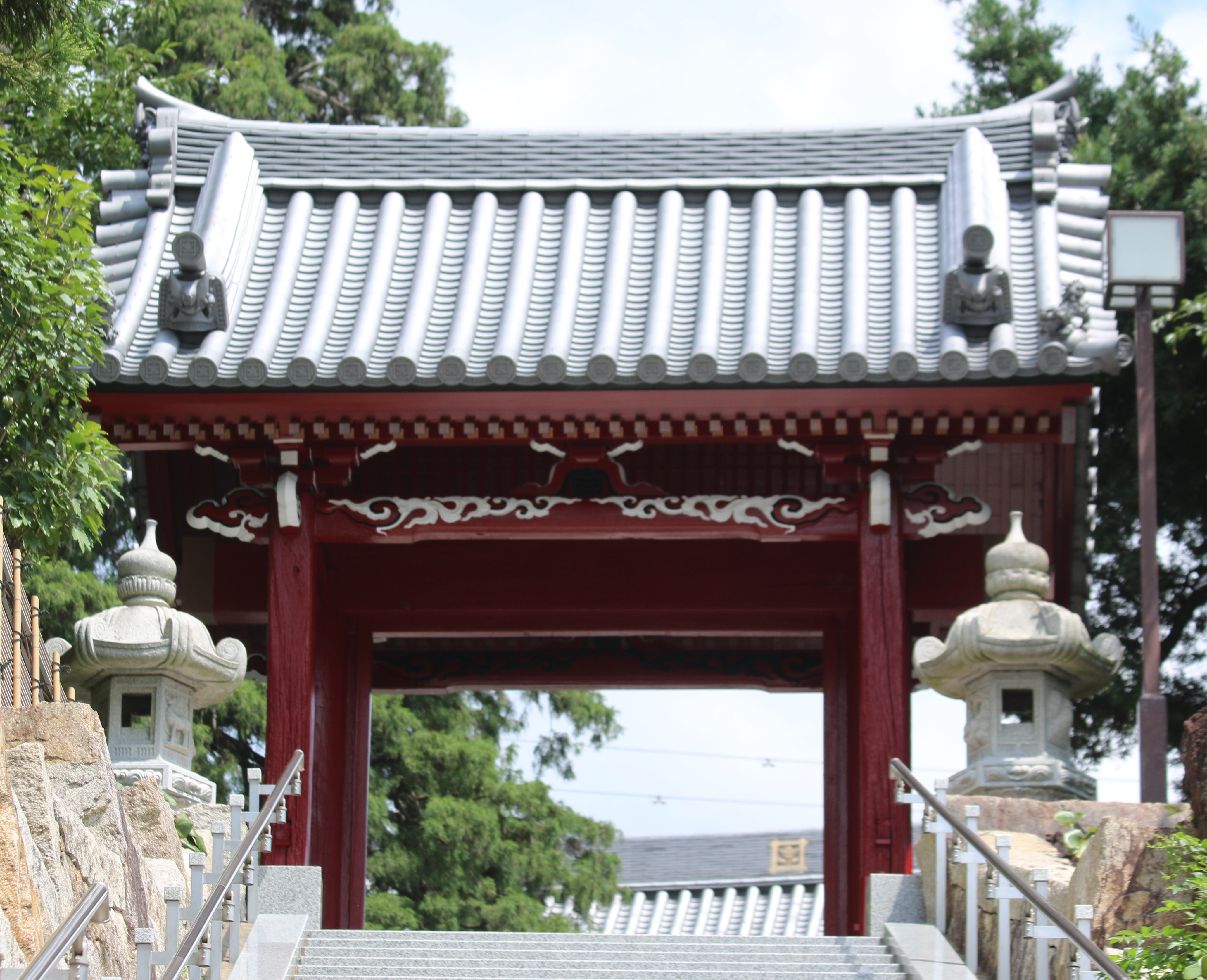 滋賀県草津市の古民家で、鬼瓦・飾り瓦を撮影しました。 - かわら版