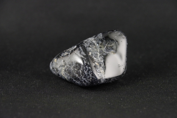 黒瑪瑙原石 磨き石 115g 天然石販売 名取貴石 天然石原石鉱物結晶