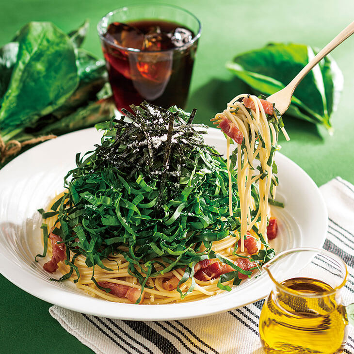 生ほうれん草パスタとベーコンとたまごの濃厚カルボナーラ