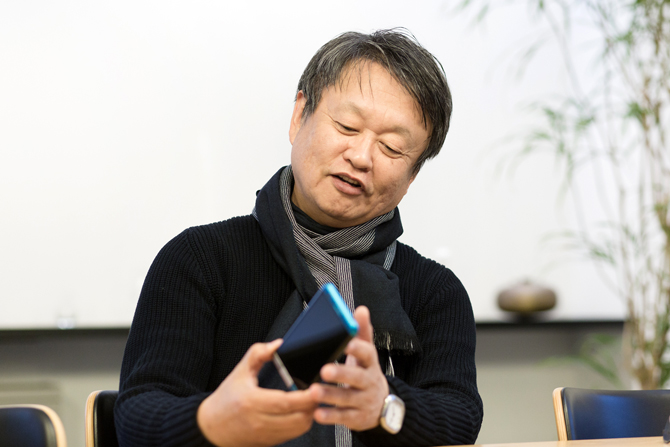 深澤直人氏インタビュー「INFOBAR A03（インフォバー エー ゼロ サン