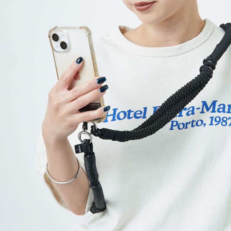人気のスマホショルダーA SCENE(エーシーン)の魅力 コーデにも馴染む